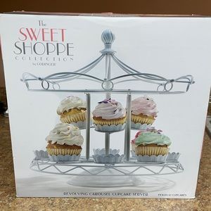 THE SWEET SHOPPE COLLECTION REVOLVING CAROUSEL CUPCAKE 🧁 SERVER - LIKE NEW!!